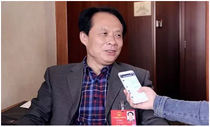 耿福能在涼山州布拖縣樂安鄉(xiāng)火燈村調(diào)研指導(dǎo)附子種植